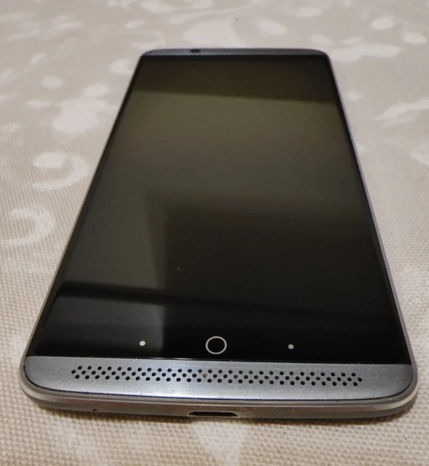 Smartphone ZTE Axon 7 - Immagine 2 di 4