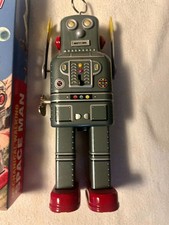 Classic MECHANICAL WALKING SPACE MAN ROBOT Tin Toy Windup / Ha Ha Toy KR 