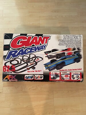 AFX TOMY GIANT RACEWAY #09803 w/2 RARE G-PLUS CARS + 1 EXTRA CAR