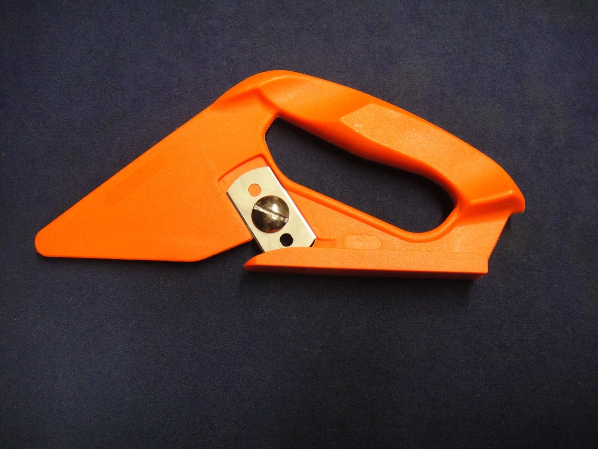 Red Carpet Cutter for Jute Backed Carpets Flooring Cutting Trimmer Tool