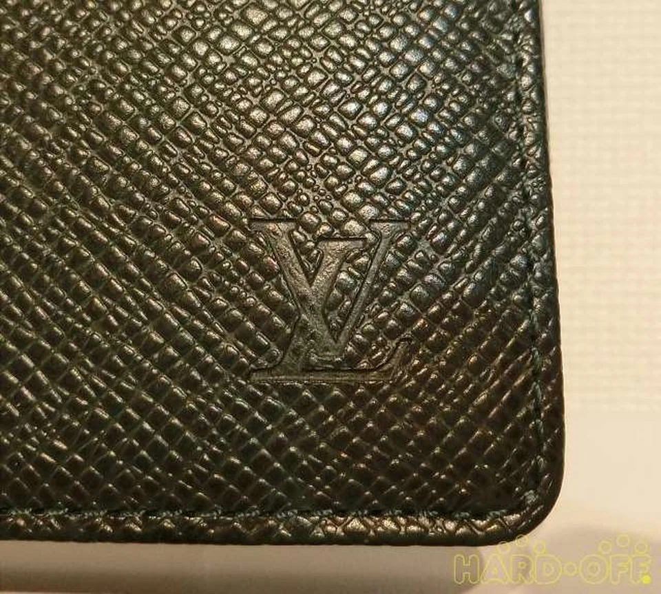 Louis Vuitton Authentic 15.0 cm Notebook Cover Black Taiga Leather Made in Spain - Image 2 of 4