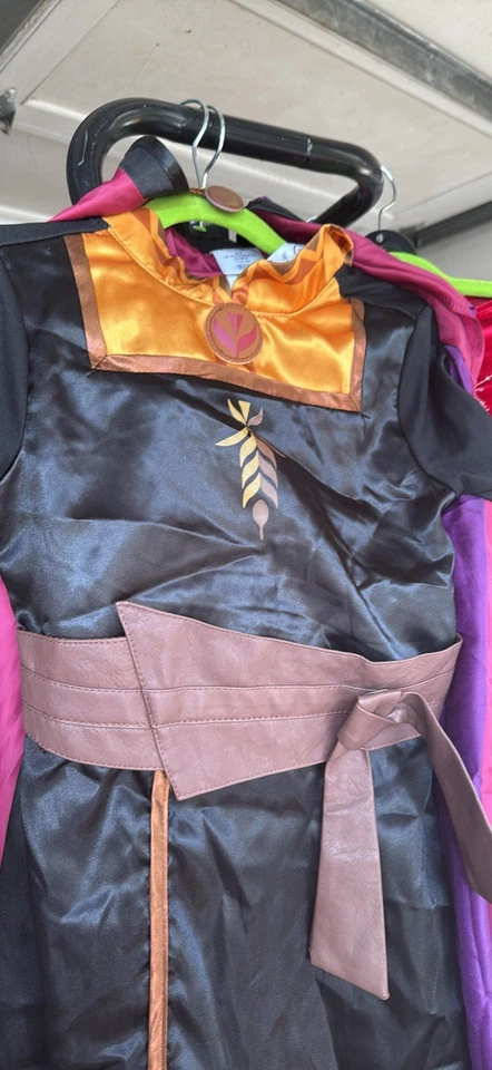 Nuevo con etiquetas Auténtico Disfraz de Anna de Disney Store para Niña Frozen II Talla 5/6 Foto 2 de 4