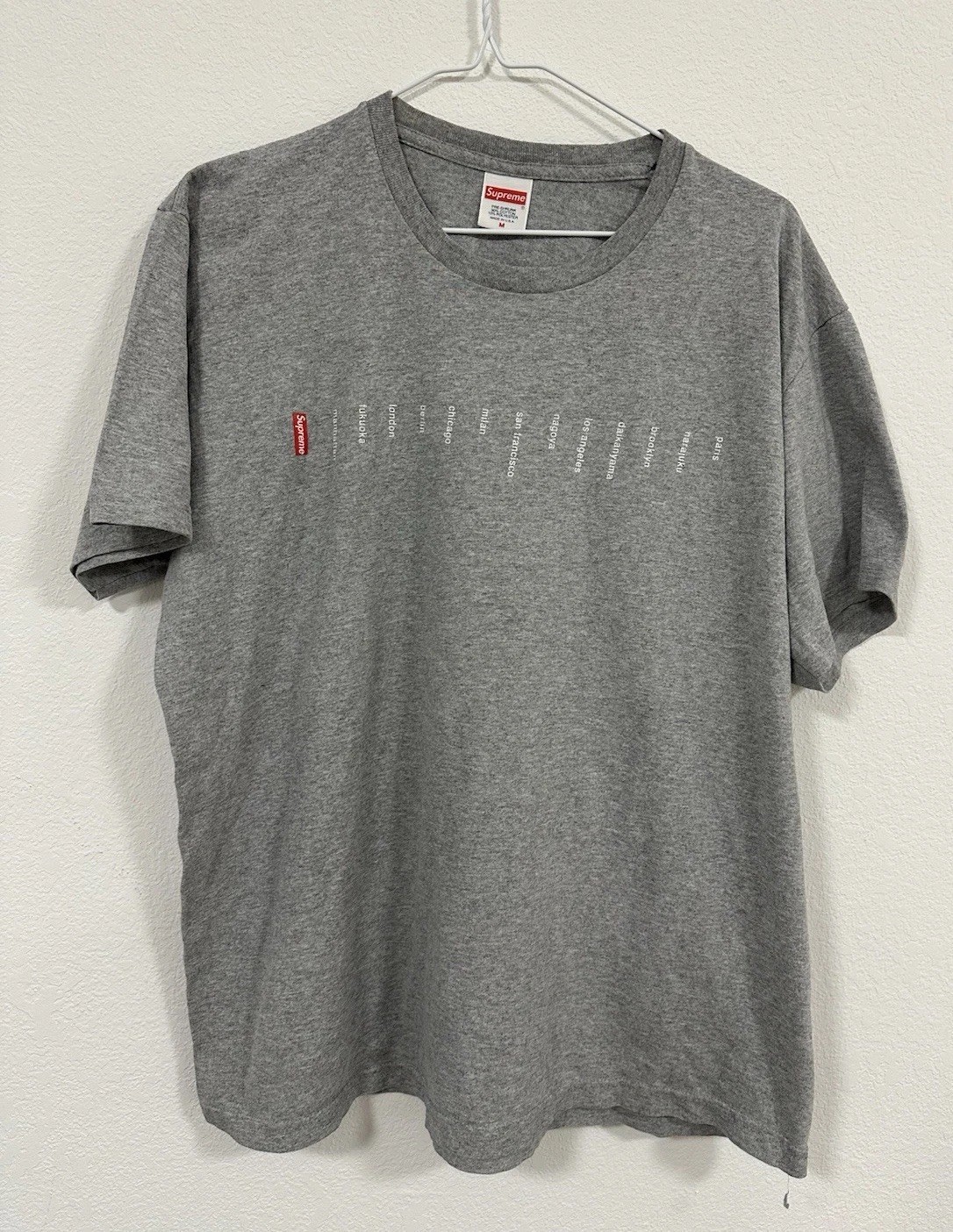 Supreme Graphic Logo Men's Short Sleeve Crew Neck T-Shirt Gray M