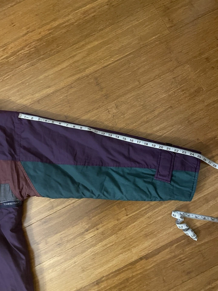 Jaqueta acolchoada vintage Tommy Hilfiger color block com logotipo Lion Crest - Imagem 4 de 4