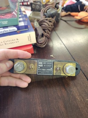 DC current shunt used to measure high currents. 10A