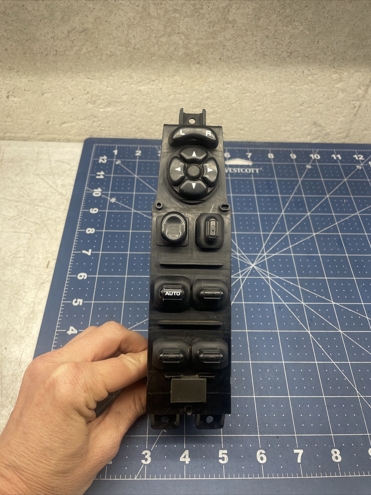 Jeep Cherokee XJ 9701 Driver Front Door Window Switches Master Switch