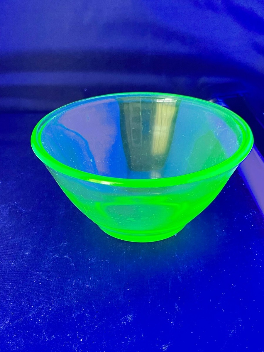 Vtg Green Glass Depression Serving Bowl Uranium Vaseline