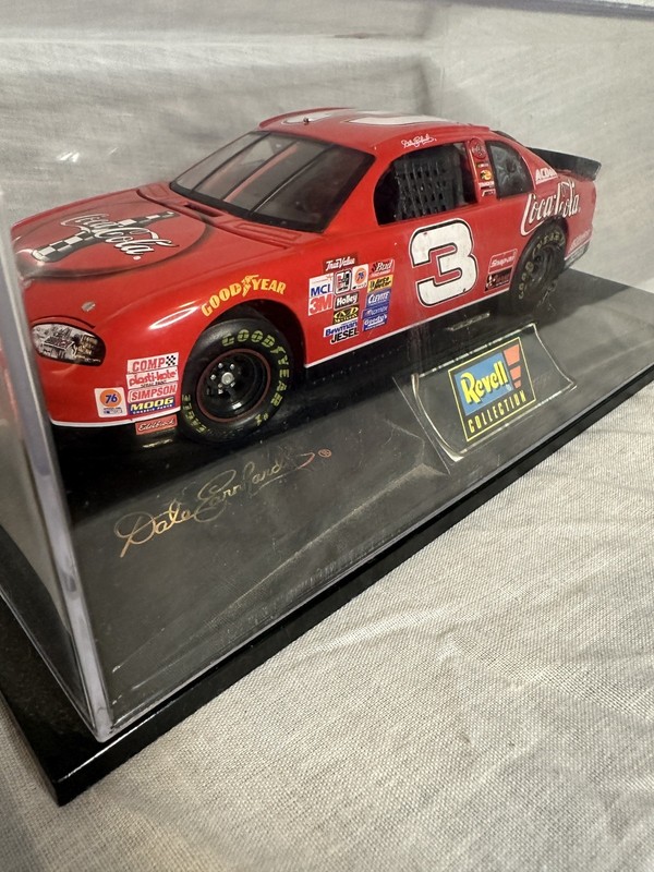 Revell 1:24 1998 Chevrolet Monte Carlo Dale Earnhardt #3 Coca-Cola w/ Case