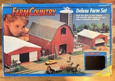 1/64 Ertl Farm Country Deluxe Farm Set #4243 Mostly complete w/Box
