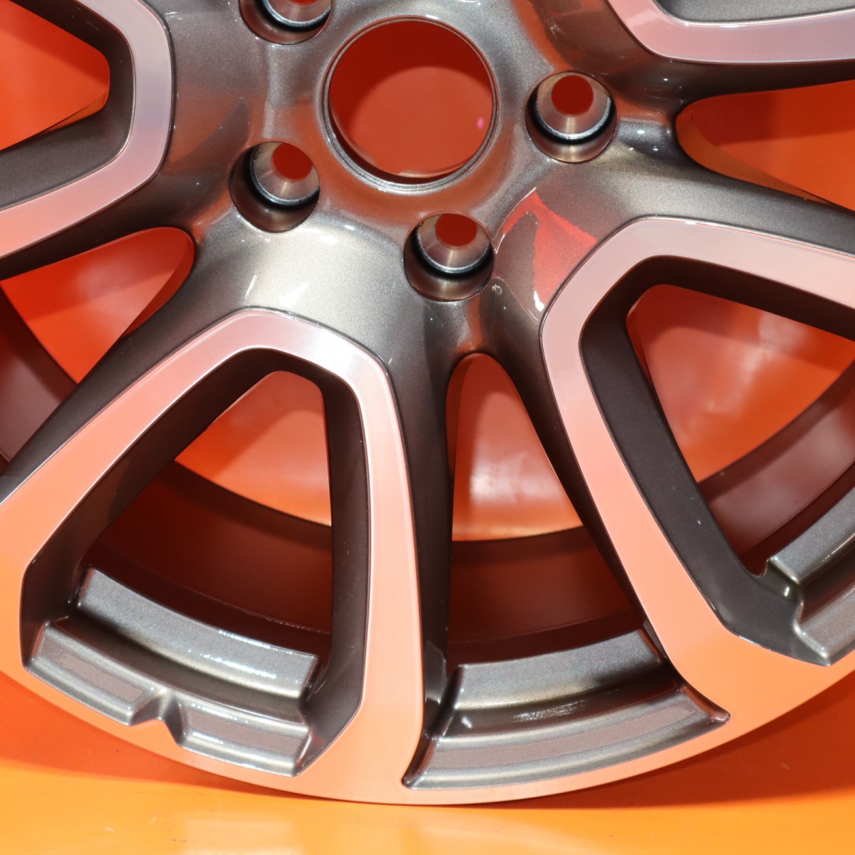 Maserati Levante 2017-2019 Front Wheel P/N 670044699
