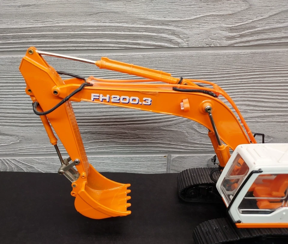 Fiat-Hitachi FH200.3 Excavator Agri Model Ros 1:32 Scale Diecast - Image 3 of 4