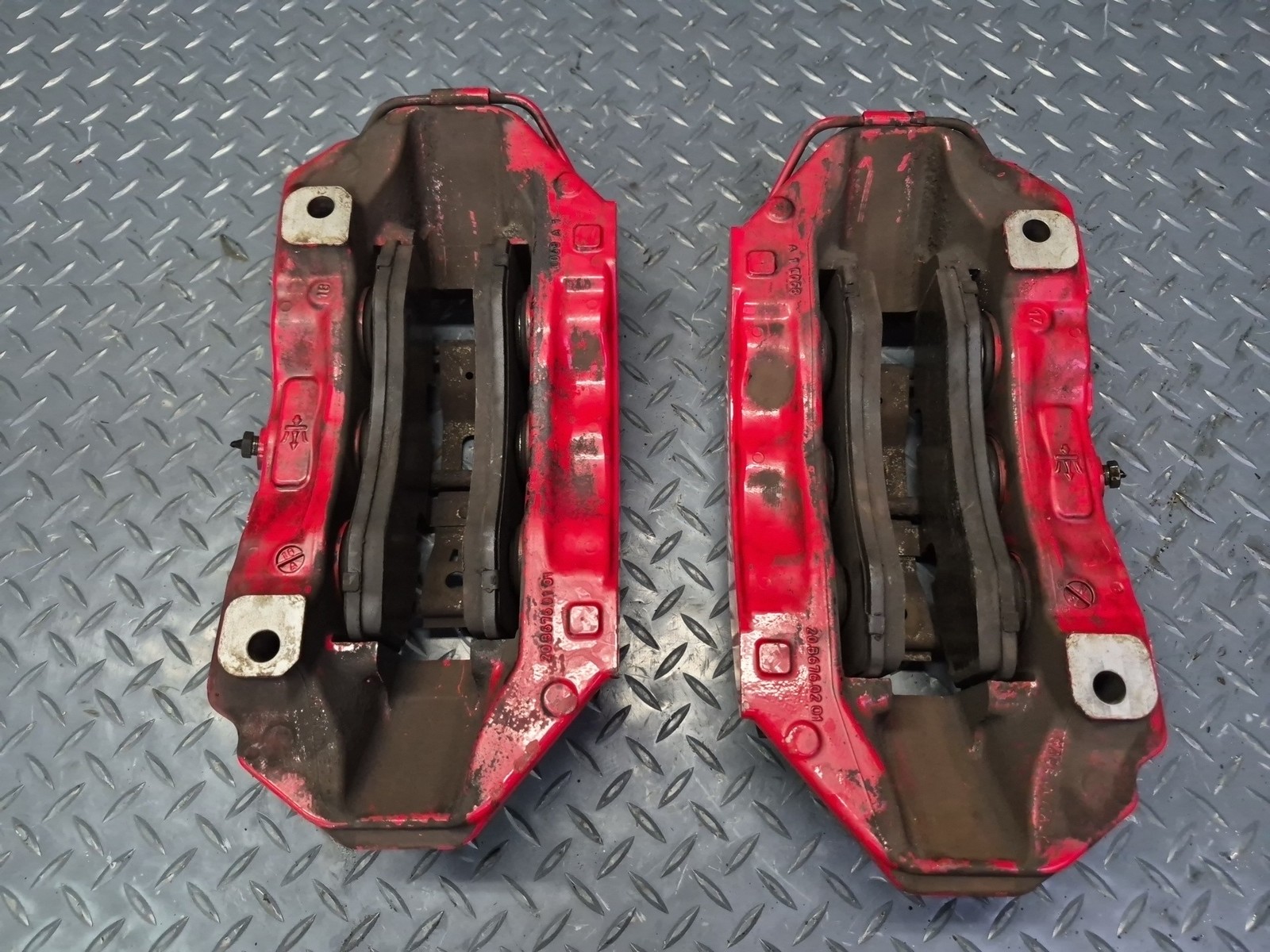 Maserati Levante 2017-2020 Front Right Brembo brake calipers with pads Set
