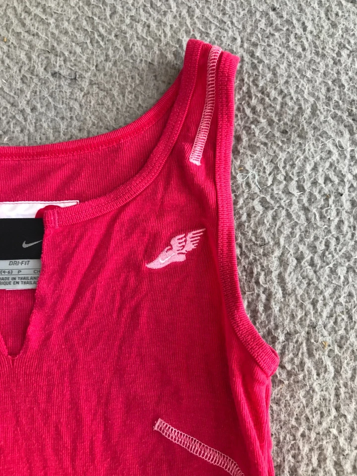 Nike рубашка девочек маленький 4-6 розовый Майка без рукавов v-образным вырезом вышитый логотип - Изображение 4 из 4