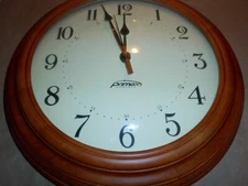 PRIMEX WIRELESS BATTERY CLOCK WITH 16" WOOD CASE NEW