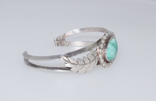 Vintage Sterling Silver Navajo Native American Leaf Turquoise Cuff Bracelet - Picture 3 of 12