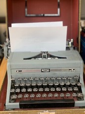 Working Royal Quiet De Luxe Portable Typewriter — late 1940s — great condition  thumbnail