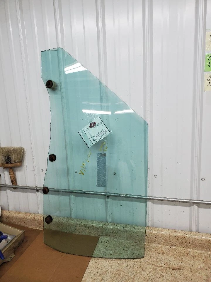 Driver Left Front Door Glass Calais 2 Door Fits 74-76 CADILLAC 300323 - Image 3 of 4