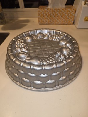 Nordic Ware Marianne Fall Harvest 10-Cup Fruit Cake Pan Basket Weave USA