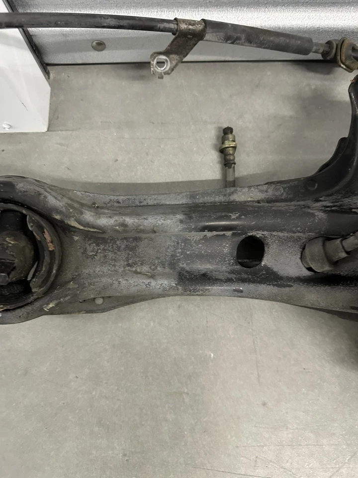 92-00 Honda Civic 94-01 Acura Integra freio a disco traseiro braço de arrasto conjunto OEM - Imagem 4 de 4