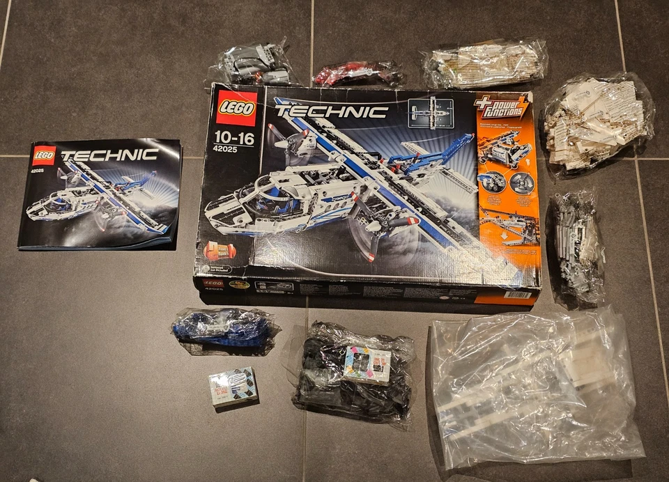 LEGO Technic #42025 Avión de carga - Con instrucciones y hoja de pegatinas... - Imagen 1 de 4