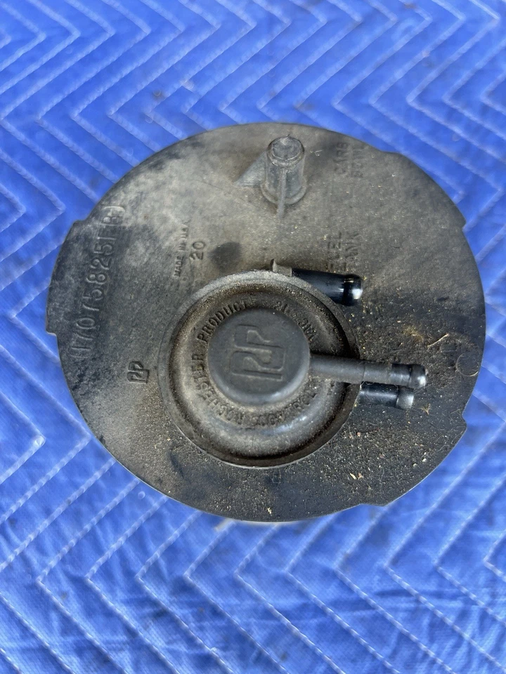 Filtro de bote de carbono Cadillac Seville 1980-1985 17075825FB GM OEM #3442M Foto 2 de 4