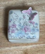 Porcelain Trinket Box - Takahashi - Flowers, Butterfly
