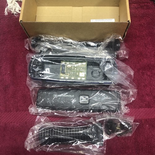 Nowy zestaw zdalnego montażu Motorola RLN4802AA CDM1250 CDM1550 z nowym 5-metrowym kablem - Zdjęcie 2 z 4