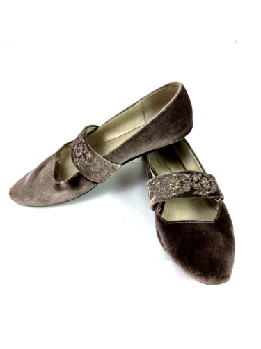 BETTYE MULLER NY Women's 8M Taupe Brown Velvet Flats Embroidered Sequence Strap