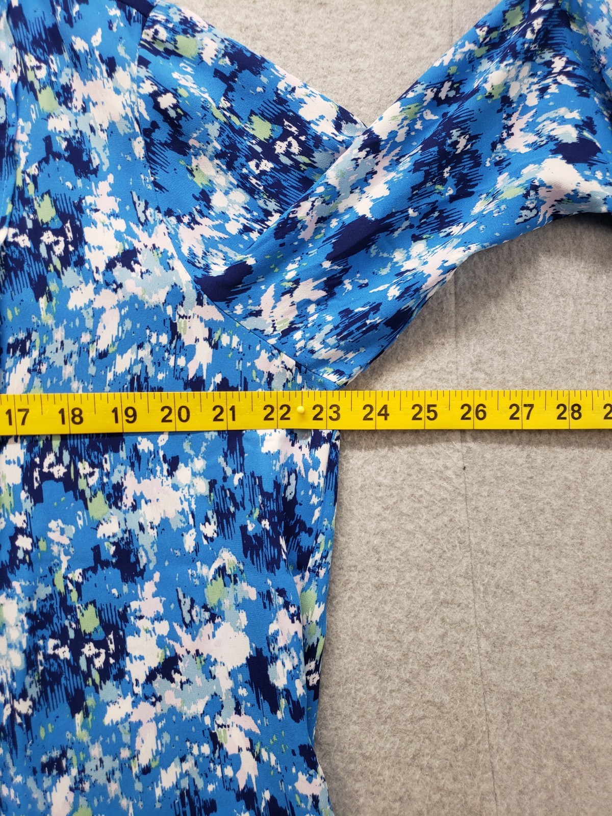 Style Co Women Tunic Top L Blue & White Floral V Neck 3/4 Bell Sleeve Blouse