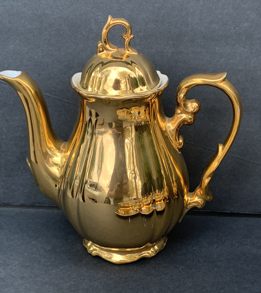Antique Bavaria SCHLOTTENHOF Gold Porcelain Tea Coffee Demitasse