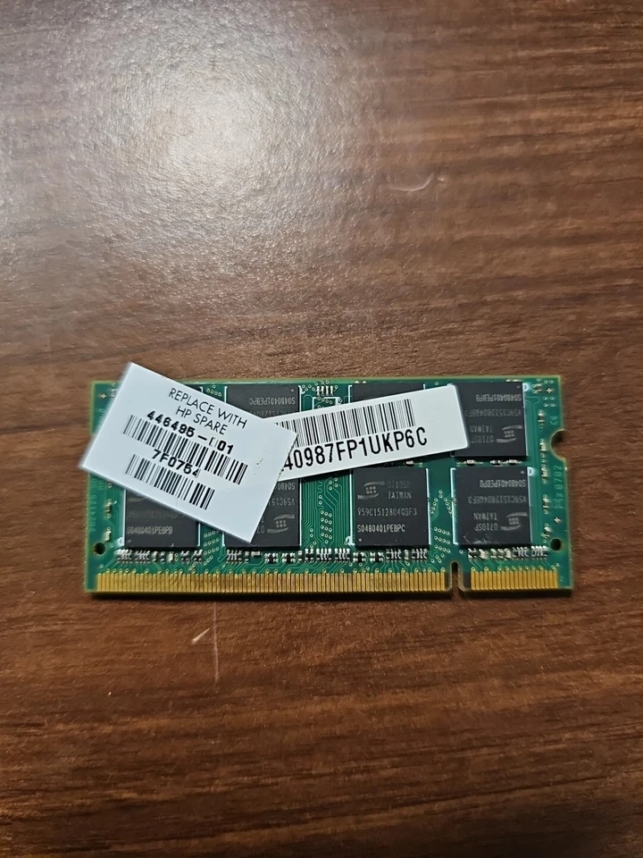 1 GB DDR2 RAM 200-pin SO-DIMM 2Rx8 PC2-5300S 'ProMOS V916765G24QBFW-F5' - Immagine 2 di 2