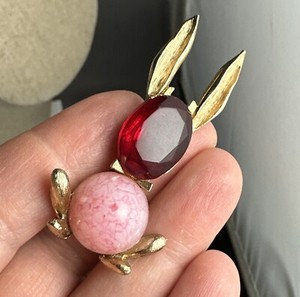 Authentic RARE VTG Rabbit Figural Brooch Pink Jelly Belly Gold Plated Bunny Lapel Pin