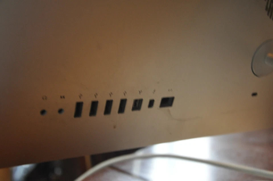 Apple iMac 21.5" Desktop - (2011) - Image 3 of 3