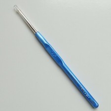 Tulip Crochet Hook Art No. T-9G 1 pcs Super Smooth With Plastic Handle New