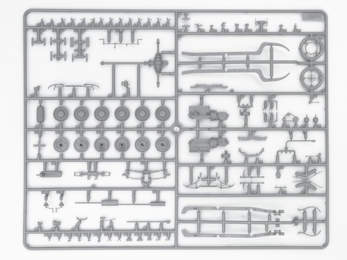 ICM 35539 Typ 320 (W142) Limousine mit deutschem Personal Maßstab 1:35 - Bild 3 von 11
