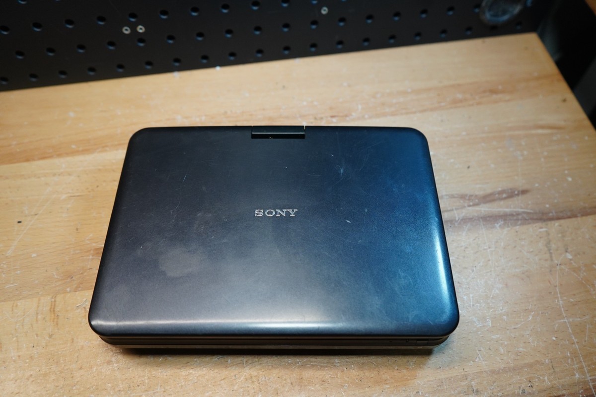 Sony DVP-FX820 Portable DVD Player (8