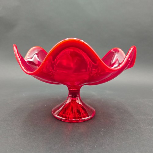 Vintage Viking Glass Amberina 6 Petal Console Pedestal Swung Candy Dish - Picture 4 of 14