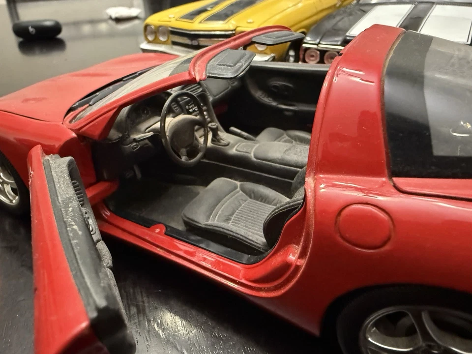 ERTL 2003 Chevrolet Corvette Diecast Model, Red, 1:18 Scale MISSING MIRRORS/TOP - Image 3 of 4