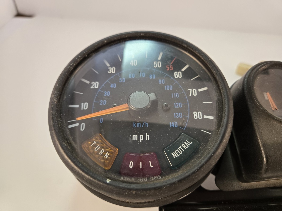 1981 Kawasaki KZ1000 LTD K13516) speedo tach fuel gauge cluster