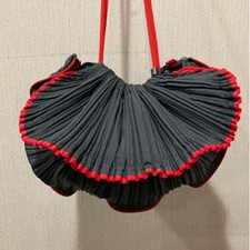 Borsa a tracolla Issey Miyake plissettata nera poliestere tracolla rossa elegante vintage chic
