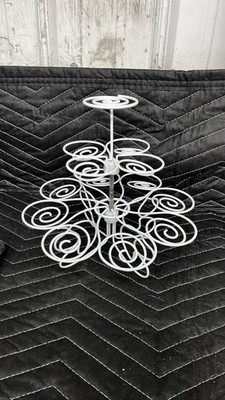 Wilton White Metal Spiral Cupcake Dessert Stand Holds 13 Cupcakes 3 Tier