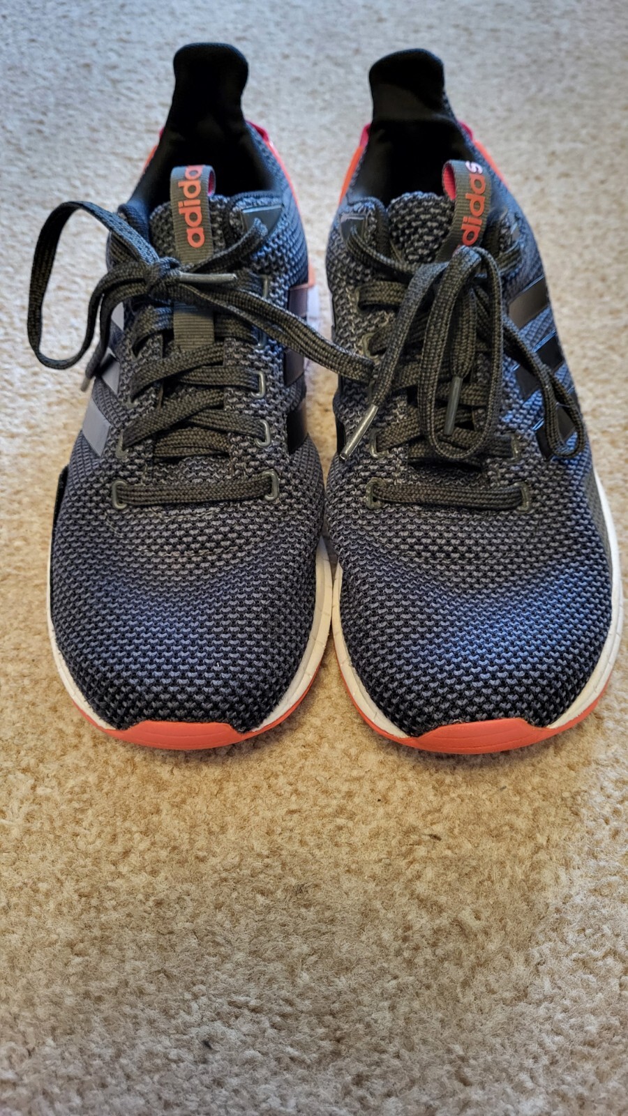 black and grey yeezy 700