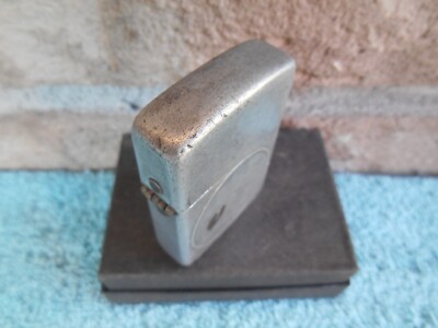 VINTAGE UNBRANDED USA ALUMINUM FLIP TOP CIGARETTE LIGHTER. WORKS!