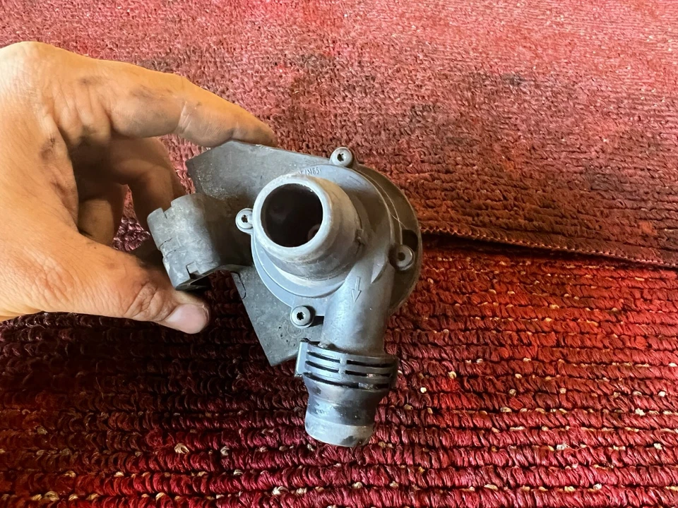 BMW 2004-2010 E60 E63 ЭЛЕКТРИЧЕСКИЙ ВСПОМОГАТЕЛЬНЫЙ ВОДЯНОЙ НАСОС OEM 105MK - Изображение 2 из 4