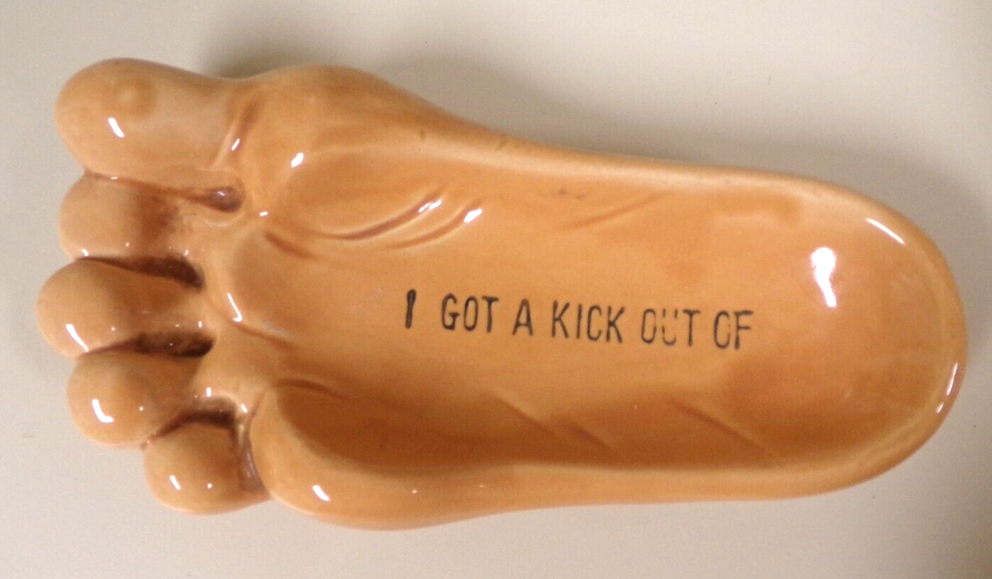 VINTAGE CERAMIC FOOT ASHTRAY "I GOT A KICK OUT OF" ADD YOUR OWN STATE