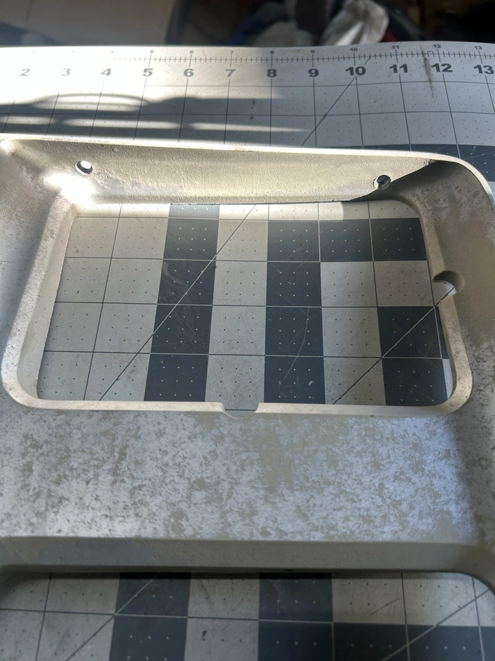 1985-88 Chevy GMC Silverado Blazer K5 Suburban Jimmy Headlight Right Bezel (183) - Изображение 3 из 4