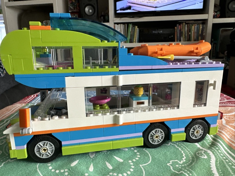 LEGO Friends 41339 Mia's Camper Van Retirada Mia Stephanie CONSTRUIDA Foto 3 de 4