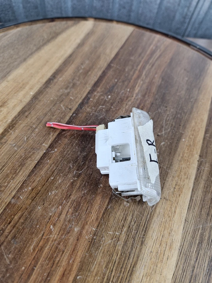 Lámpara de luz de cortesía para puerta interior del lado del pasajero delantero derecho Lexus GS300 1998-2005 Foto 2 de 4