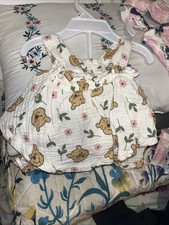 Short And Sleeveless Winnie The Pooh Set Cr me With Flowers Size 3-6 Months New