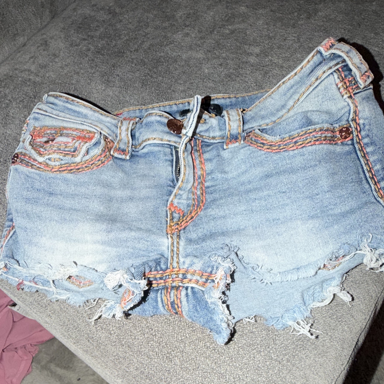 True Religion Joey Low Rise Light Wash Blue Denim Cut-Off Shorts Women 27